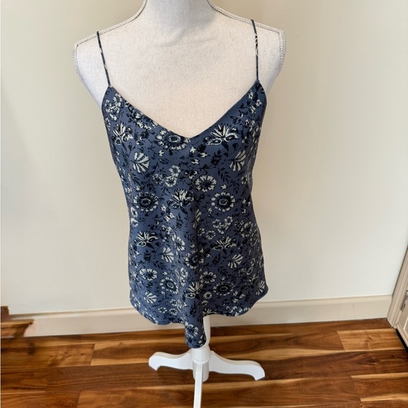 Club Monaco Cami Top Blue Floral V-Neck Silk Blend M Summer Resort - Picture 2 of 9